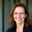 Porträt von Anna Müller, Gründerin & Chefarchitektin, lächelnd.