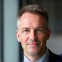 Porträt von Max Schmidt, Projektleiter & Senior Architekt, ernst blickend.